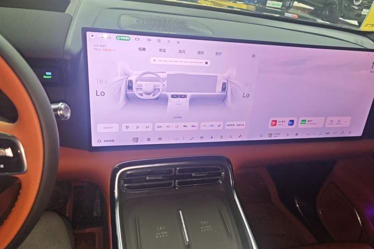 Used Geely Galaxy M9 2025 Model 210km Four-Wheel-Drive Leading Edition Audio And AC Panel