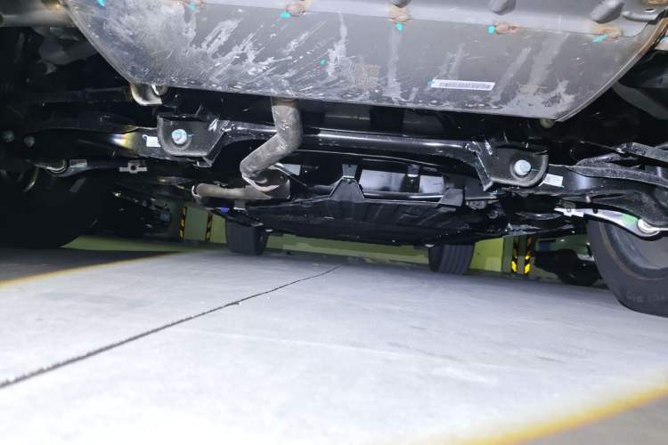 Used Geely Galaxy M9 2025 Model 230km Two-Wheel-Drive Smart Navigation Edition Chassis Rear
