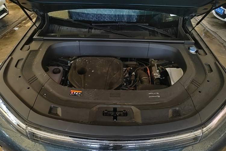 Used Geely Galaxy M9 2025 Model 230km Two-Wheel-Drive Exploration Edition Engine Bay