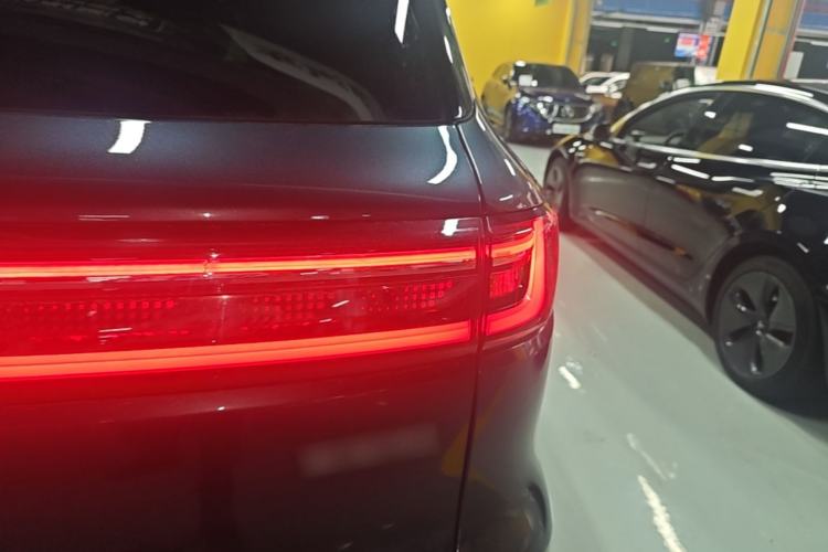 Used Geely Galaxy M9 2025 Model 210km Four-Wheel-Drive Leading Edition Exterior 3