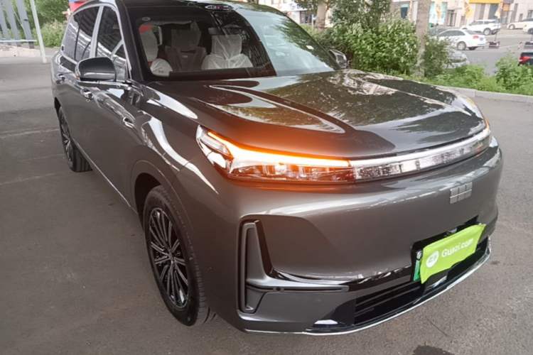 Used Geely Galaxy M9 2025 Model 230km Two-Wheel-Drive Exploration Edition Front Right 45 Deg