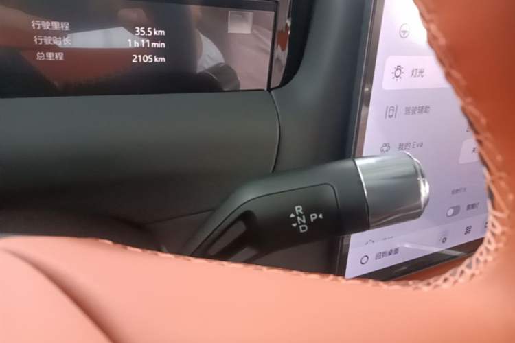 Used Geely Galaxy M9 2025 Model 230km Two-Wheel-Drive Exploration Edition Gear Lever