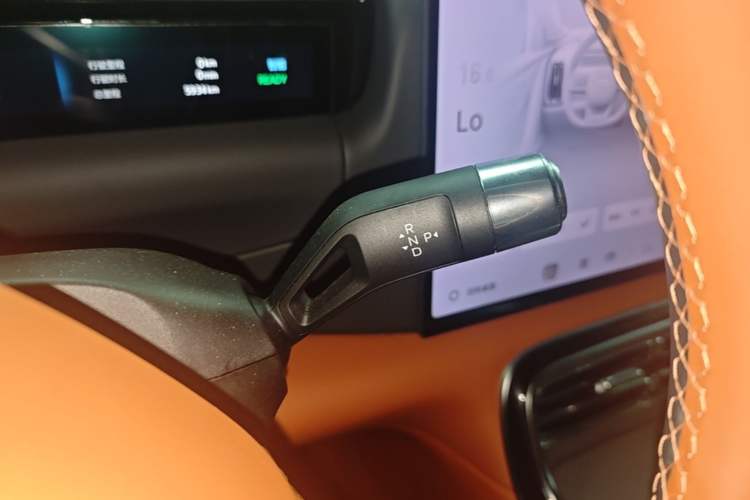Used Geely Galaxy M9 2025 Model 210km Four-Wheel-Drive Leading Edition Gear Lever