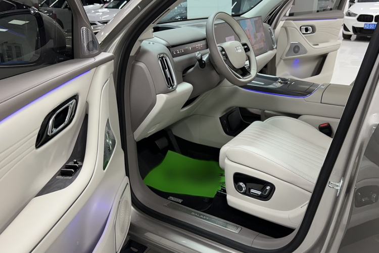 Used Geely Galaxy M9 2025 Model 230km Two-Wheel-Drive Exploration Edition Interior 2