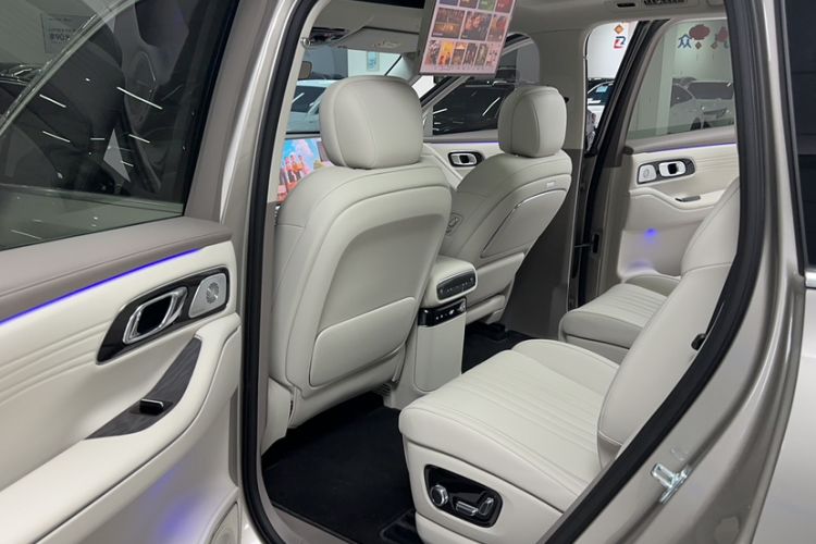 Used Geely Galaxy M9 2025 Model 230km Two-Wheel-Drive Exploration Edition Interior 3