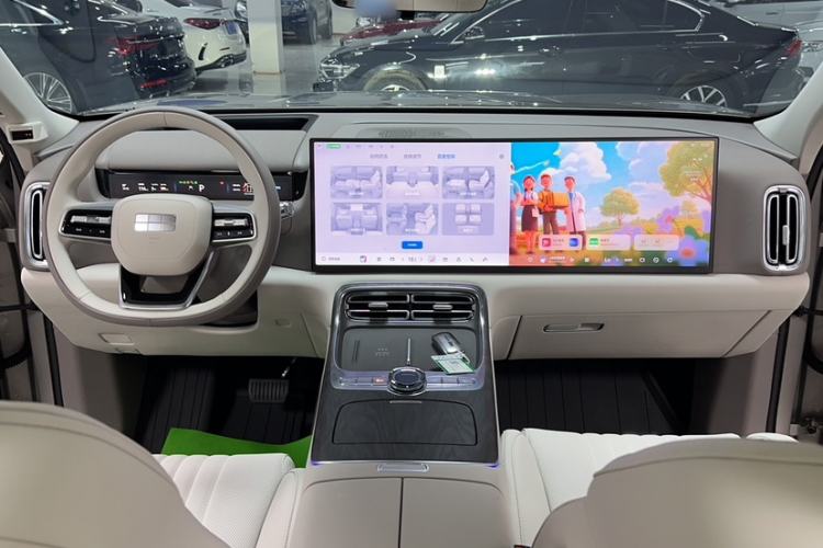 Used Geely Galaxy M9 2025 Model 230km Two-Wheel-Drive Exploration Edition Interior 4