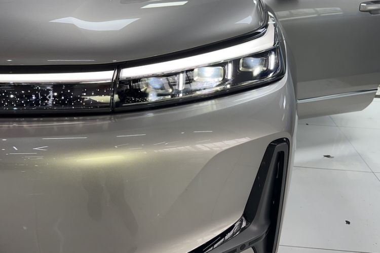 Used Geely Galaxy M9 2025 Model 230km Two-Wheel-Drive Exploration Edition Left Front Headlight