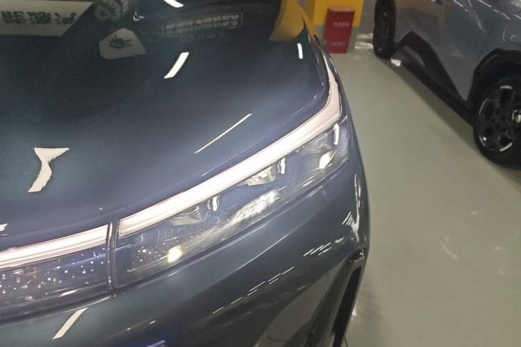 Used Geely Galaxy M9 2025 Model 210km Four-Wheel-Drive Leading Edition Left Front Headlight