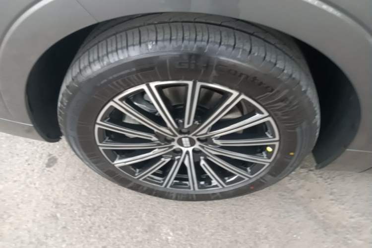 Used Geely Galaxy M9 2025 Model 230km Two-Wheel-Drive Exploration Edition Left Front Wheel Hub