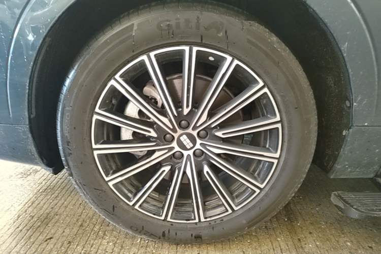 Used Geely Galaxy M9 2025 Model 230km Two-Wheel-Drive Exploration Edition Left Front Wheel Hub