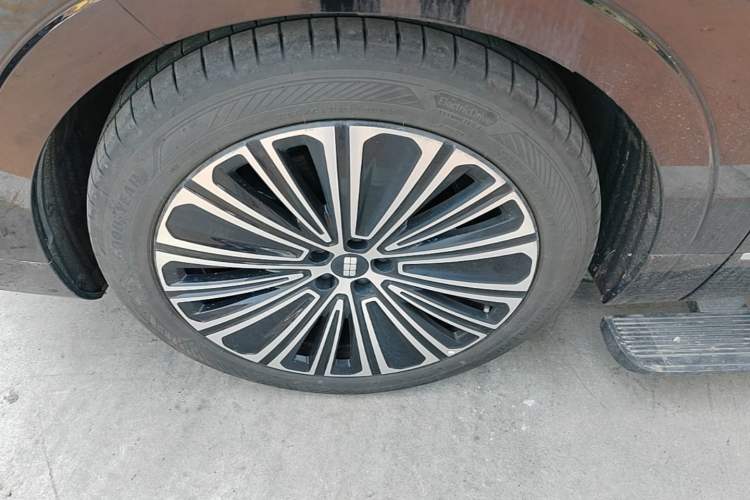 Used Geely Galaxy M9 2025 Model 210km Four-Wheel-Drive Leading Edition Left Front Wheel Hub