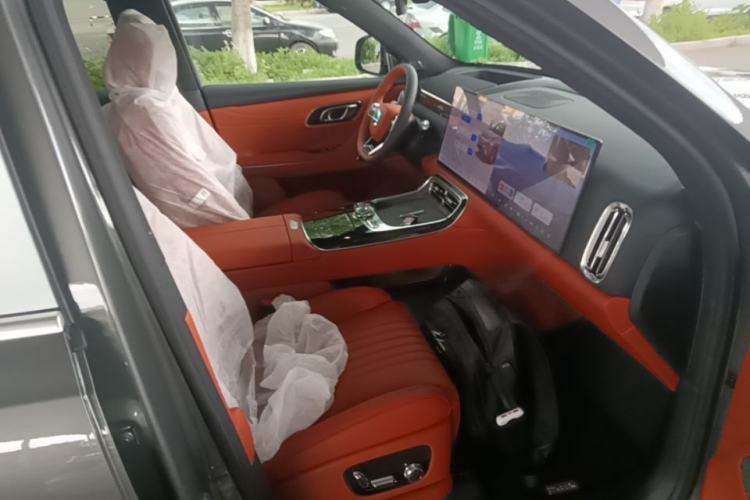 Used Geely Galaxy M9 2025 Model 230km Two-Wheel-Drive Exploration Edition Right Front Seat