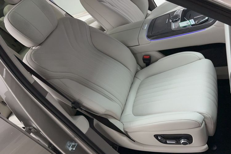 Used Geely Galaxy M9 2025 Model 230km Two-Wheel-Drive Exploration Edition Right Front Seat