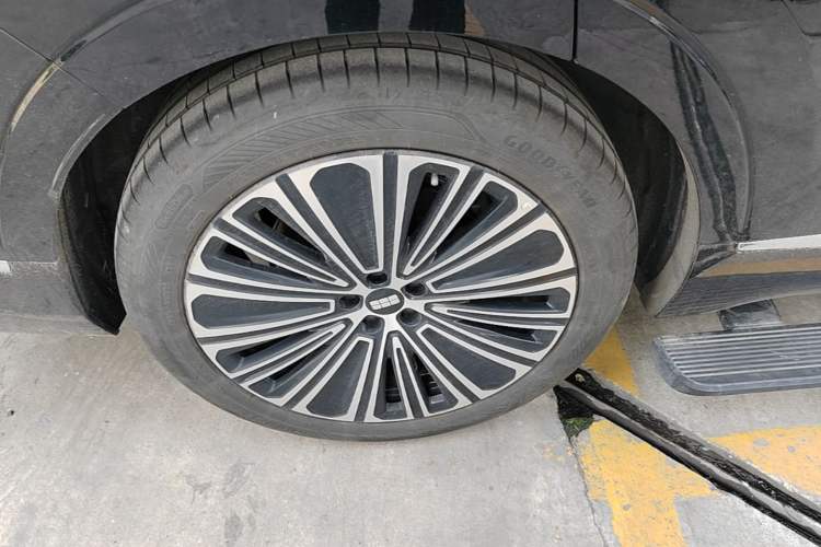 Used Geely Galaxy M9 2025 Model 210km Four-Wheel-Drive Leading Edition Right Rear Wheel Hub