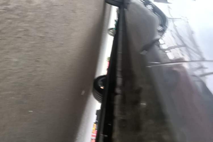 Used Geely Galaxy M9 2025 Model 230km Two-Wheel-Drive Exploration Edition Right Side Sill