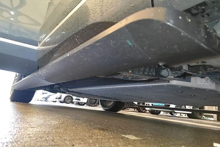 Used Geely Galaxy M9 2025 Model 230km Two-Wheel-Drive Exploration Edition Right Side Sill