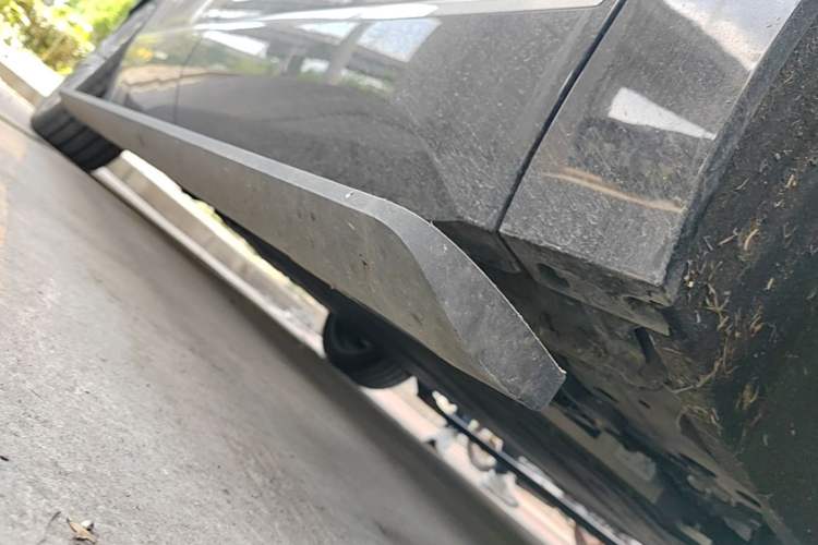 Used Geely Galaxy M9 2025 Model 210km Four-Wheel-Drive Leading Edition Right Side Sill