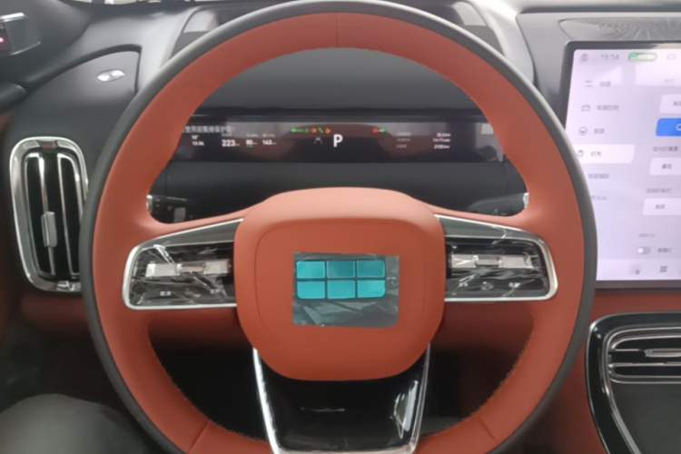 Used Geely Galaxy M9 2025 Model 230km Two-Wheel-Drive Exploration Edition Steering Wheel