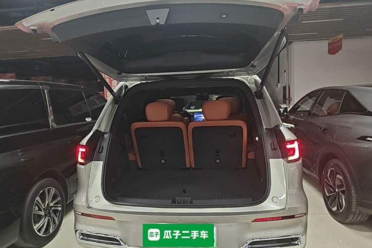 Used Geely Galaxy M9 2025 Model 210km Four-Wheel-Drive Leading Edition Trunk