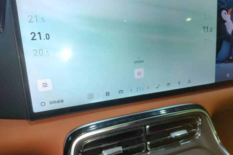 Used Geely Galaxy M9 2025 Model 230km Two-Wheel-Drive Exploration Edition Audio And AC Panel