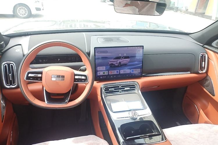 Used Geely Galaxy M9 2025 Model 230km Two-Wheel-Drive Smart Navigation Edition Center Console