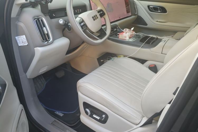 Used Geely Galaxy M9 2025 Model 210km Four-Wheel-Drive Leading Edition Driver Seat