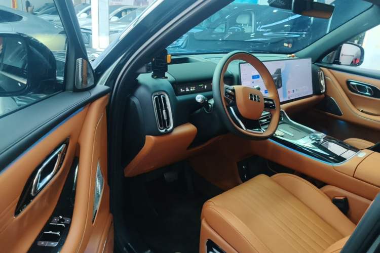 Used Geely Galaxy M9 2025 Model 210km Four-Wheel-Drive Leading Edition Driver Seat