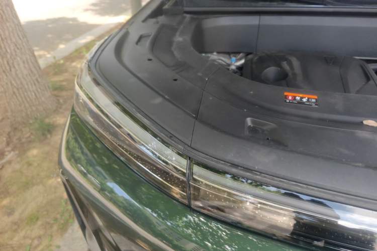 Used Geely Galaxy M9 2025 Model 210km Four-Wheel-Drive Leading Edition Engine Bay Right