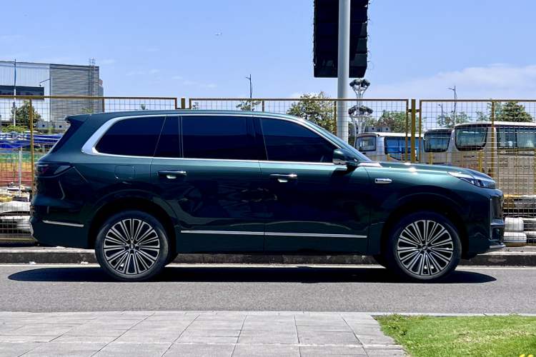 Used Geely Galaxy M9 2025 Model 210km Four-Wheel-Drive Leading Edition Exterior 5