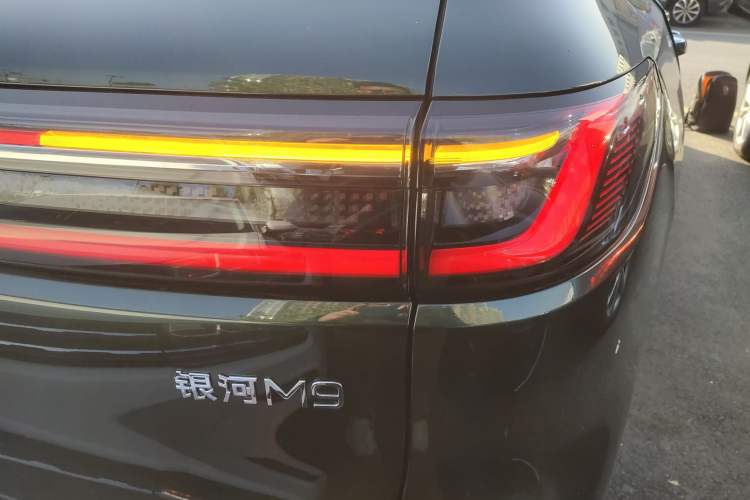Used Geely Galaxy M9 2025 Model 230km Two-Wheel-Drive Exploration Edition Exterior 6