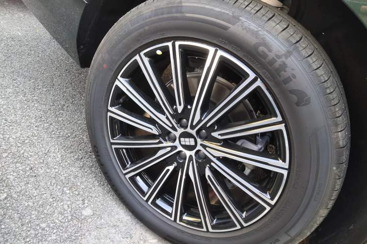 Used Geely Galaxy M9 2025 Model 230km Two-Wheel-Drive Exploration Edition Exterior 8