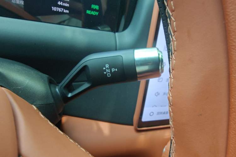 Used Geely Galaxy M9 2025 Model 210km Four-Wheel-Drive Leading Edition Gear Lever