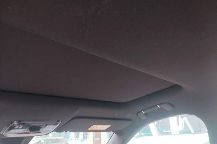 Used Geely Galaxy M9 2025 Model 230km Two-Wheel-Drive Smart Navigation Edition Headliner