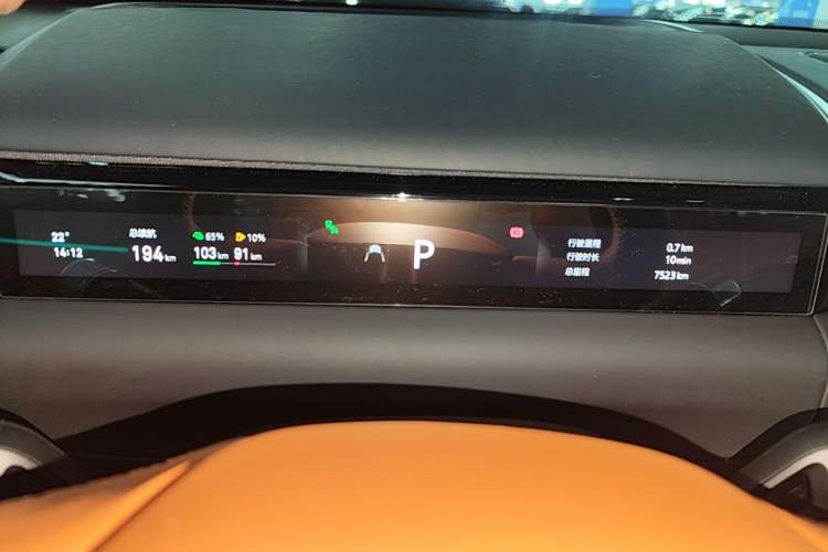 Used Geely Galaxy M9 2025 Model 210km Four-Wheel-Drive Leading Edition Instrument Cluster