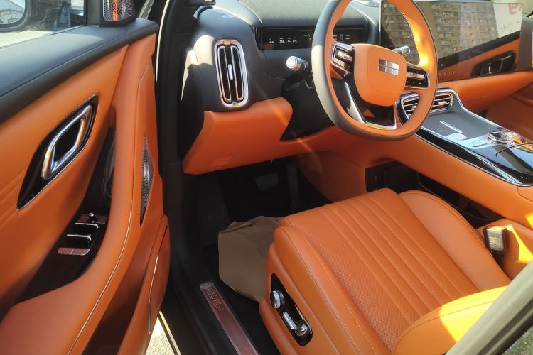 Used Geely Galaxy M9 2025 Model 230km Two-Wheel-Drive Exploration Edition Interior 3