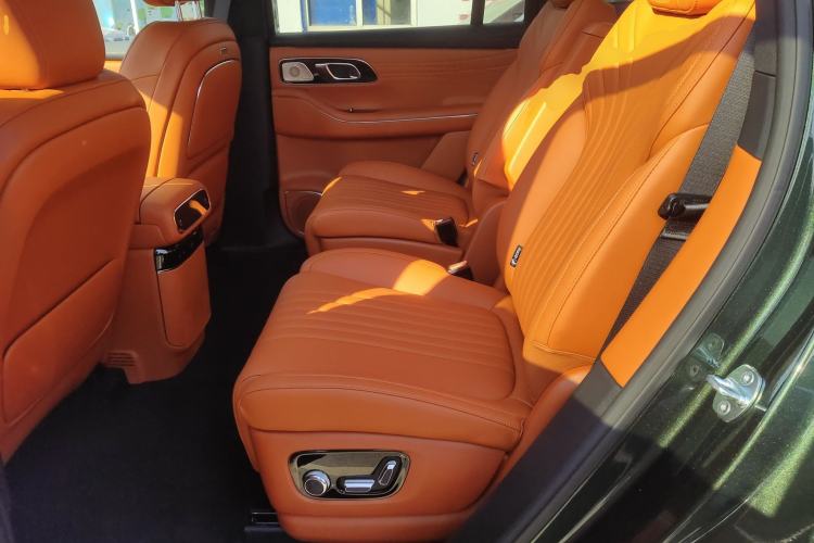 Used Geely Galaxy M9 2025 Model 230km Two-Wheel-Drive Exploration Edition Interior 4