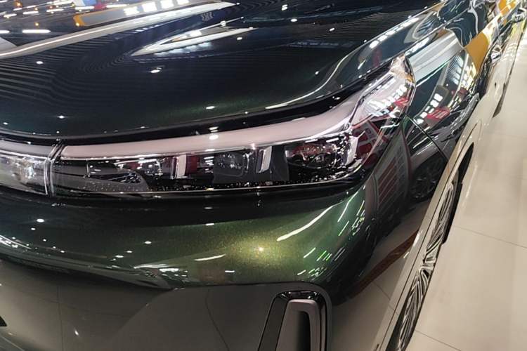 Used Geely Galaxy M9 2025 Model 210km Four-Wheel-Drive Leading Edition Left Front Headlight
