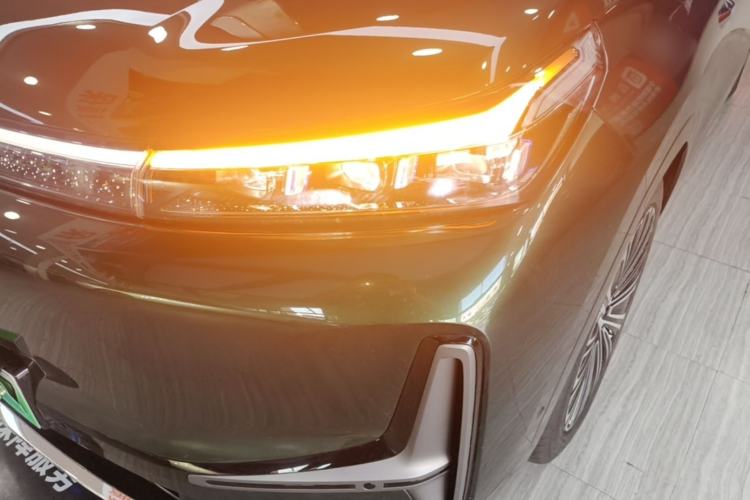 Used Geely Galaxy M9 2025 Model 210km Four-Wheel-Drive Leading Edition Left Front Headlight