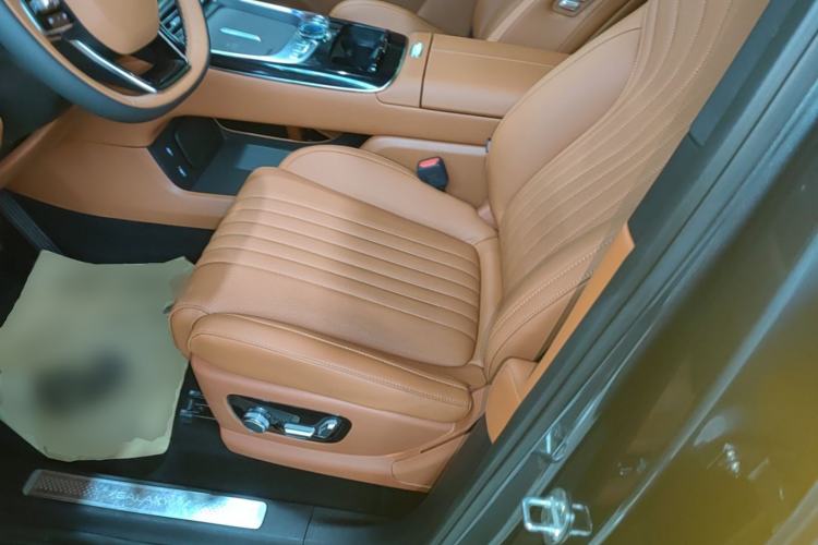 Used Geely Galaxy M9 2025 Model 230km Two-Wheel-Drive Exploration Edition Left Front Seat