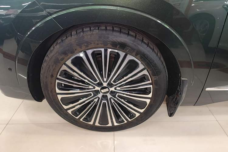 Used Geely Galaxy M9 2025 Model 210km Four-Wheel-Drive Leading Edition Left Front Wheel Hub