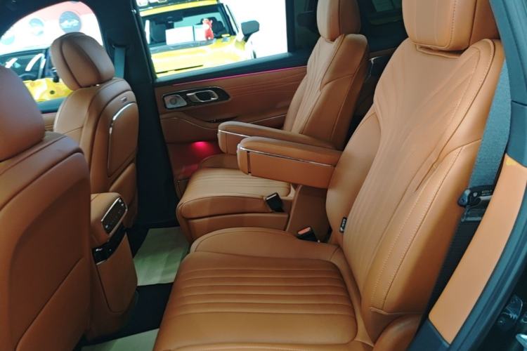 Used Geely Galaxy M9 2025 Model 230km Two-Wheel-Drive Exploration Edition Left Rear Seat