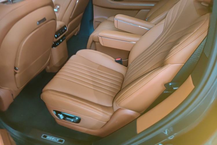 Used Geely Galaxy M9 2025 Model 230km Two-Wheel-Drive Exploration Edition Left Rear Seat