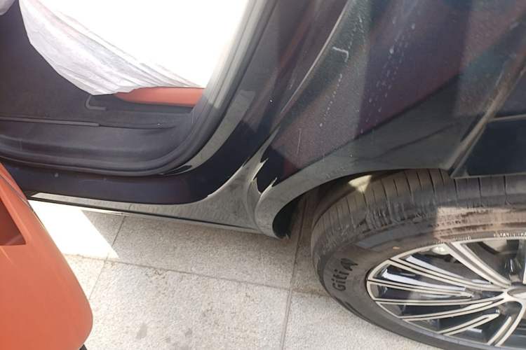 Used Geely Galaxy M9 2025 Model 230km Two-Wheel-Drive Smart Navigation Edition Left Side Sill