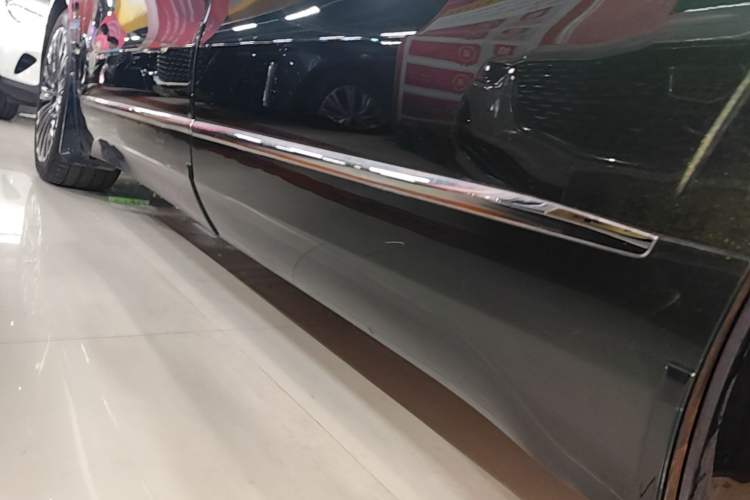 Used Geely Galaxy M9 2025 Model 210km Four-Wheel-Drive Leading Edition Left Side Sill