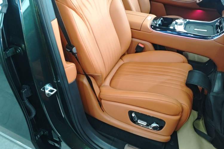 Used Geely Galaxy M9 2025 Model 230km Two-Wheel-Drive Exploration Edition Right Front Seat