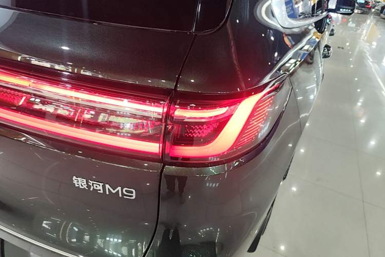 Used Geely Galaxy M9 2025 Model 210km Four-Wheel-Drive Leading Edition Right Rear Taillight