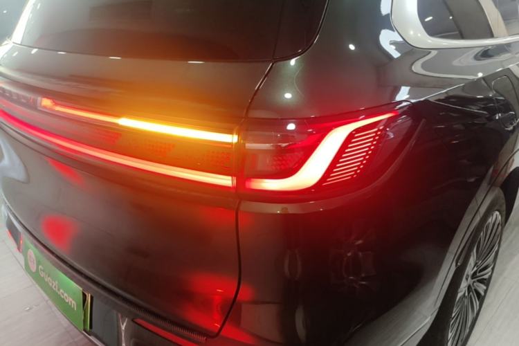 Used Geely Galaxy M9 2025 Model 210km Four-Wheel-Drive Leading Edition Right Rear Taillight