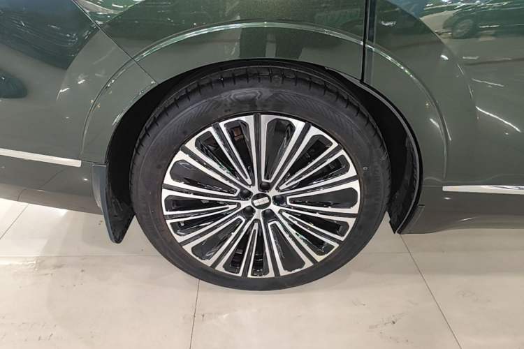 Used Geely Galaxy M9 2025 Model 210km Four-Wheel-Drive Leading Edition Right Rear Wheel Hub