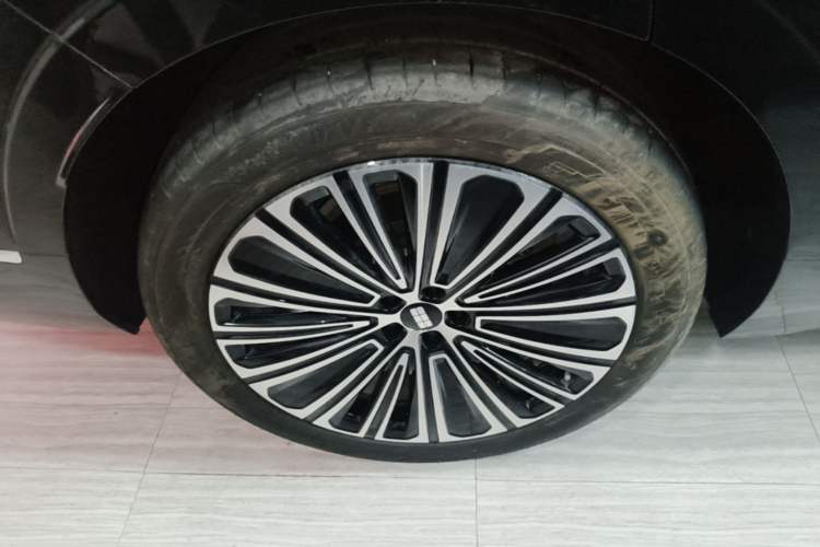 Used Geely Galaxy M9 2025 Model 210km Four-Wheel-Drive Leading Edition Right Rear Wheel Hub