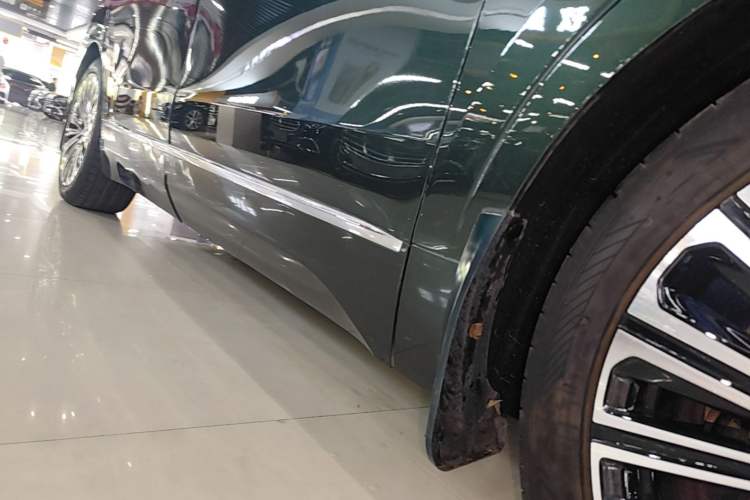 Used Geely Galaxy M9 2025 Model 210km Four-Wheel-Drive Leading Edition Right Side Sill